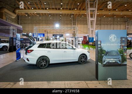 MG 5 Elektroauto auf der ECAR-MESSE - Hybrid- und Elektromotorenausstellung Stockfoto