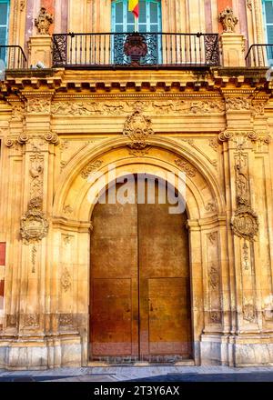 Architektonisches Merkmal des Bischofspalastes in Murcia, Spanien Stockfoto