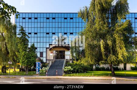 Warschau, Polen - 25. Juli 2021: Gebäude der Abteilung Materialtechnik der Technischen Universität Warschau Stockfoto