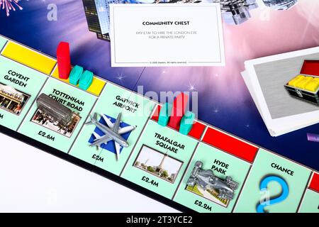 Monopoly die hier and Now Limited Edition des beliebten Brettspiels Stockfoto