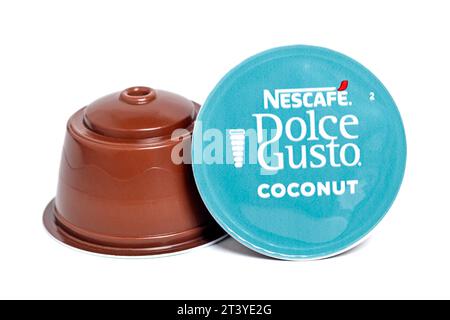 Oktober 2023, Mailand, Italien Set von Nescafe Dolce Gusto Kaffeekapseln isoliert auf weißem Hintergrund Stockfoto