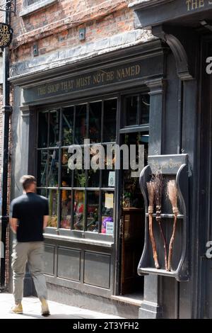 Souvenirläden im Shambles York Yorkshire England Stockfoto