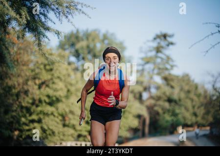 Aktives Afternoon Workout für Paare im Naturpark Stockfoto