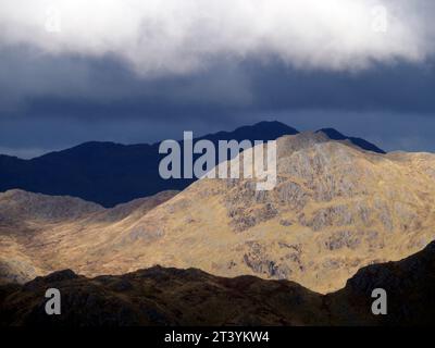 Licht auf den Ardgour Gipfeln von Druim Garbh, Schottland Stockfoto