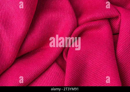 Zerknitterte pinkfarbene Textur Hintergrund Nahaufnahme Stockfoto