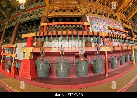 PEKING - 22. DEZEMBER: Die traditionellen chinesischen Schlaginstrumente - Glocken, im Kaiserlichen Ahnentempel, 22. Dezember 2013, Peking, Chi Stockfoto