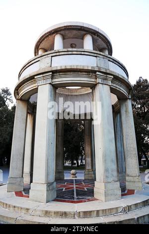 PEKING - 22. Dezember: Der Pavillon im traditionellen chinesischen Stil im Zhongshan Park, am 22. Dezember 2013 in peking, china. Stockfoto