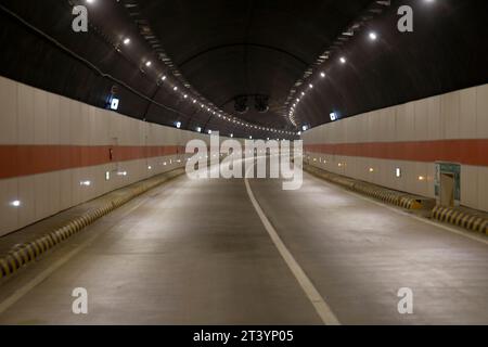 Chattogram, Bangladesch - 26. Oktober 2023: Innenansicht des Bangabandhu Sheikh Mujibur Rahman Tunnels unter dem Karnaphuli River bei Chatt Stockfoto