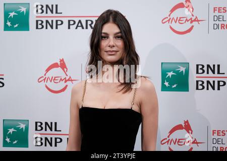 Rom, Italien. Oktober 2023. Camila Morrone nimmt an der Fotokonferenz des „Gonzo Girl“-Films während des 18. Rom Film Festivals in Italien Teil. (Foto: Elena Vizzoca/SOPA Images/SIPA USA) Credit: SIPA USA/Alamy Live News Stockfoto