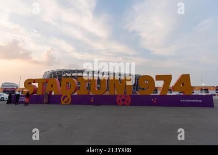 Doha, Katar - 10. Dezember 2022: Das Stadion 974, früher Ras Abu Aboud Stadium, ist ein Fußballstadion, das in Doha, Katar, für die 202er Jahre gebaut wurde Stockfoto