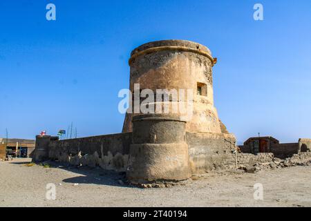 Provinz Almería, Andalusien, Spanien, Europa. Naturpark Cabo de Gata-Níjar. Turm San Miguel (Torreón de San Miguel de Cabo de Gata). Stockfoto