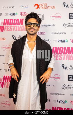 London Indian Film Festival 2023 – Aparshakti Khurana auf dem roten Teppich für die Filmvorführung Berlin Stockfoto