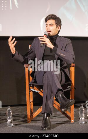 London Indian Film Festival 2023 - Ishwak Singh bei der Q&A, moderiert von Regisseur Richie Mehta, nach der Filmvorführung seines Films Berlin Stockfoto