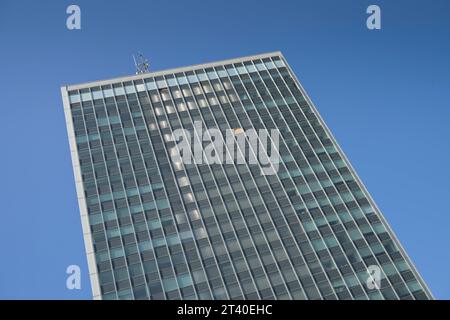 Landratsamt, Beiertheimer Allee, Karlsruhe, Baden-Württemberg, Deutschland *** Bezirksamt Beiertheimer Allee, Karlsruhe, Baden Württemberg, Deutschland Credit: Imago/Alamy Live News Stockfoto