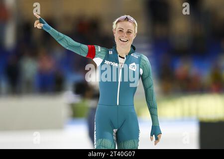 HEERENVEEN - Marijke Groenewoud reagiert auf die 1.500 m langen Damen im Eisstadion Thialf. Die lange Rennsaison beginnt mit diesem dreitägigen Qualifikationsturnier für die Weltmeisterschaft. ANP VINCENT JANNINK Stockfoto
