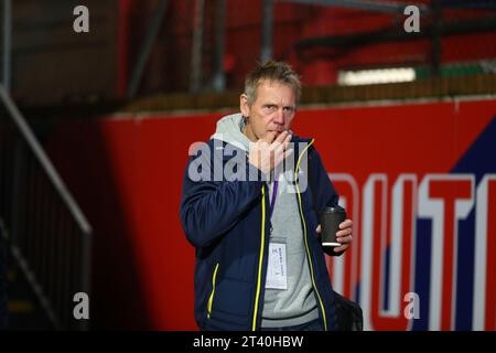 Selhurst Park, Selhurst, London, Großbritannien. Oktober 2023. Premier League Football, Crystal Palace gegen Tottenham Hotspur; Stuart Pearce Credit: Action Plus Sports/Alamy Live News Stockfoto