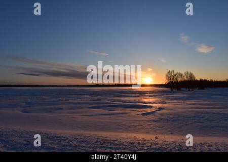 Lever du soleil en Laponie finlandaise Stockfoto