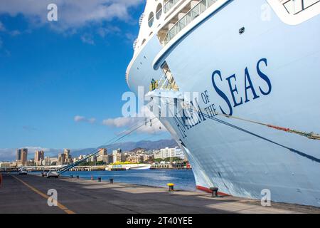 Royal Caribbean „Anthem of the Seas“ Kreuzfahrtschiff am Liegeplatz in Santa Cruz de Teneriffa, Teneriffa, Kanarische Inseln, Spanien Stockfoto