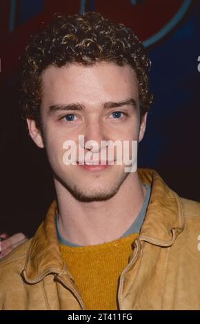 Justin Timberlake von NSYNC nimmt an der Eröffnung des Planet Hollywood Times Square in New York City am 13. November 2000 Teil. Foto: Henry McGee/MediaPunch Stockfoto