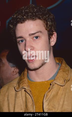 Justin Timberlake von NSYNC nimmt an der Eröffnung des Planet Hollywood Times Square in New York City am 13. November 2000 Teil. Foto: Henry McGee/MediaPunch Stockfoto