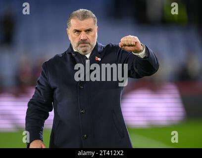 London, Großbritannien. Oktober 2023 - Crystal Palace gegen Tottenham Hotspur - Premier League - Selhurst Park. Tottenham Manager Ange Postecoglou feiert den Sieg beim letzten Pfeifen. Bildnachweis: Mark Pain / Alamy Live News Stockfoto