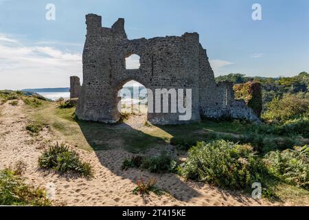 Ruinen von Pennard Castle, Three Cliffs Bay Beach, Gower Peninsula, Wales Stockfoto