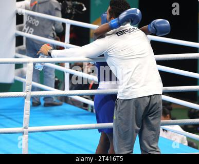 Santiago, Chile, USA. Oktober 2023. SANTIAGO (CHL), 10/27/2023 - FINAL/BOXING/WOMEN/57KG/GOLD - WOMEN's Boxing final unter 57 kg für die Goldmedaille 156 zwischen der brasilianischen Cerqueira Romeu Jucielen und der kolumbianischen Arboleda Mendoza Valeria im Olympischen Trainingszentrum während der Panamerikanischen Spiele 2023 in Santiago, Chile. Brasilien gewann Gold. (Kreditbild: © Niyi Fote/TheNEWS2 via ZUMA Press Wire) NUR REDAKTIONELLE VERWENDUNG! Nicht für kommerzielle ZWECKE! Stockfoto