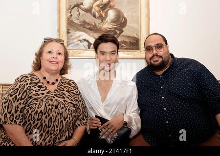 Paris, Frankreich. Oktober 2023. Jeremy Bellet, Alexandre Fontaine und seine Frau besuchen das Palais Vivienne in Paris Stockfoto