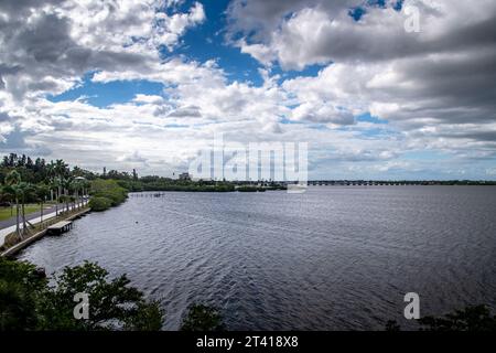 Bradenton, Florida, Manatee County – Szenen rund um den Bradenton Riverwalk. Promenade, Parks, Manatee River, Piers. Stockfoto