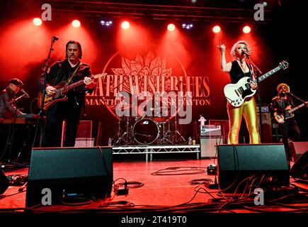 Bexhill, Großbritannien. Oktober 2023. Samantha Fish mit Jesse Dayton während ihrer UK-Tour mit Songs ihres neuesten Albums Death Wish Blues im de La Warr Pavillion. Quelle: LFP/Alamy Live News Stockfoto