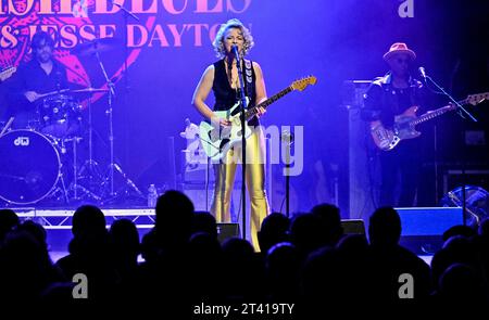 Bexhill, Großbritannien. Oktober 2023. Samantha Fish mit Jesse Dayton während ihrer UK-Tour mit Songs ihres neuesten Albums Death Wish Blues im de La Warr Pavillion. Quelle: LFP/Alamy Live News Stockfoto