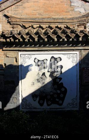 PEKING - 5. OKTOBER: Worte ' Fu ' an der Wand im Dorf CuanDiXia, am 5. oktober 2014 in Peking, China Stockfoto