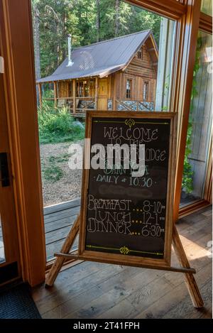 Begrüßungsschild, Minam River Lodge, Oregon. Stockfoto