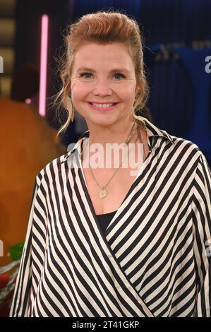 Die Schauspielerin Annette Frier zu Gast in der WDR Talkshow Kölner Treff bye Bye Bettina *** Schauspielerin Annette Frier als Gast in der WDR Talkshow Kölner Treff bye Bye Bettina Credit: Imago/Alamy Live News Stockfoto