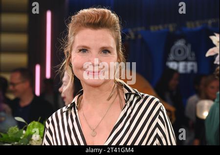 Die Schauspielerin Annette Frier zu Gast in der WDR Talkshow Kölner Treff bye Bye Bettina *** Schauspielerin Annette Frier als Gast in der WDR Talkshow Kölner Treff bye Bye Bettina Credit: Imago/Alamy Live News Stockfoto