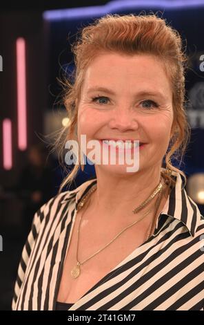 Die Schauspielerin Annette Frier zu Gast in der WDR Talkshow Kölner Treff bye Bye Bettina *** Schauspielerin Annette Frier als Gast in der WDR Talkshow Kölner Treff bye Bye Bettina Credit: Imago/Alamy Live News Stockfoto