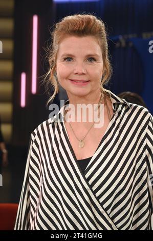 Die Schauspielerin Annette Frier zu Gast in der WDR Talkshow Kölner Treff bye Bye Bettina *** Schauspielerin Annette Frier als Gast in der WDR Talkshow Kölner Treff bye Bye Bettina Credit: Imago/Alamy Live News Stockfoto