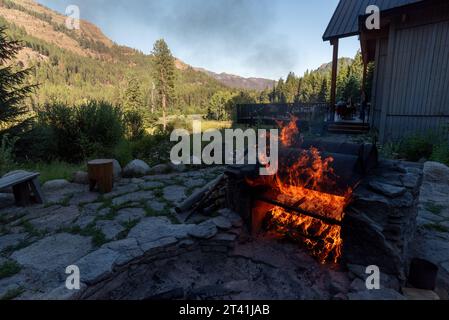 Holzfeuer-Grill in der Minam River Lodge, Oregon. Stockfoto