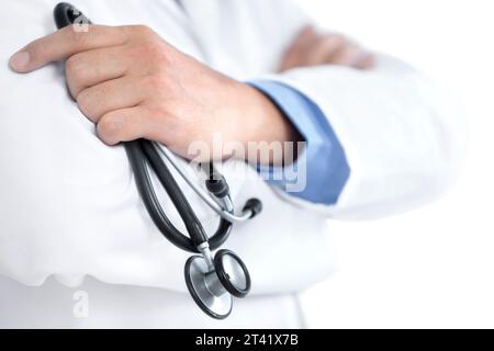 Arzt Holding Stethoskop Stockfoto