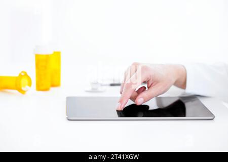 Arzt mit digitalen Tablet Stockfoto