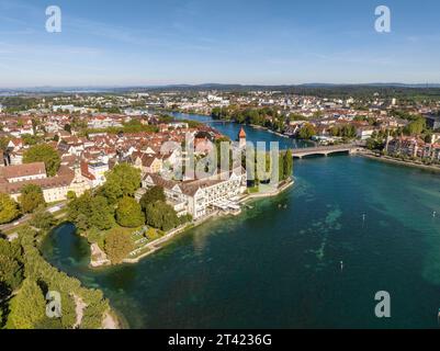 Luftaufnahme auf den Bodensee mit dem Seerhein, auch dem Rheintrichter und der Altstadt von Konstanz, links das Steigenberger Inselhotel mit Stockfoto