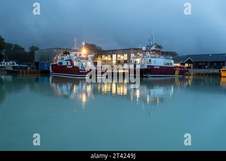 MV Traveller, Besatzungsschiff, MV Bolder, Serviceschiff für die Offshore-Windindustrie, Klintholm Havn, Ostseeinsel Moen, Dänemark Stockfoto