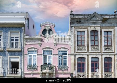 Aveiro, schöne Stadt in Portugal, alte Häuser am Kanal, im historischen Zentrum Stockfoto