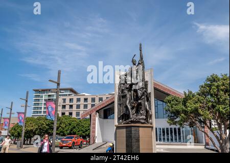 Statue, die Kupe gewidmet ist, dem legendären Entdecker von Aotearoa (Neuseeland). An der Ara Moana Uferpromenade in Wellington Stockfoto