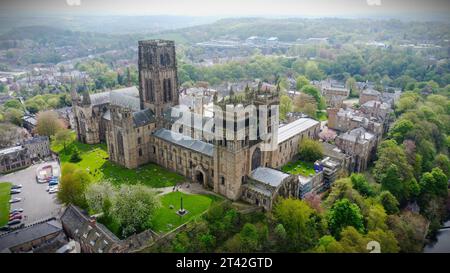 Ein Blick aus der Vogelperspektive auf die berühmte Kathedrale von Durham in Durham, England Stockfoto