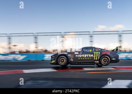 Gold Coast, Australien. 28. Oktober 2023. Cam Waters fliegt über der Thrifty Beach Chikane. Quelle: James Forrester/Alamy Live News Stockfoto