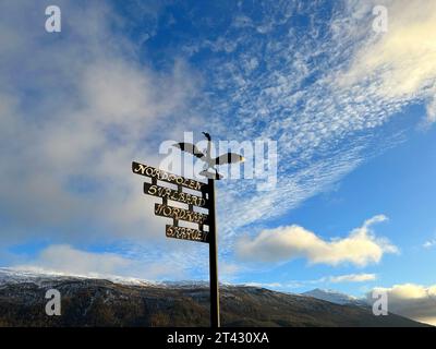 Wegweiser zum Nordpol, Svalbard, Nordkap und Skaruen, Tromso, Troms oder Finnmark, Norwegen Stockfoto