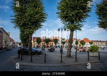 Gryfice, Polen - 18. September 2023: Plac Zwyciestwa, ein historischer Marktplatz in der Altstadt. Stockfoto