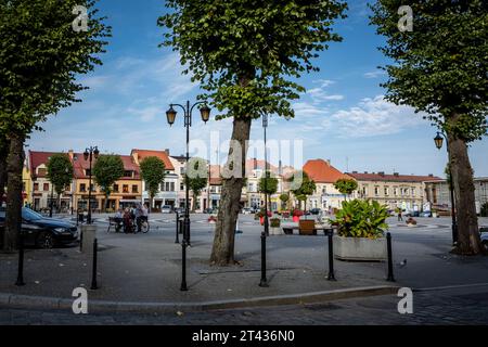 Gryfice, Polen - 18. September 2023: Plac Zwyciestwa, ein historischer Marktplatz in der Altstadt. Stockfoto