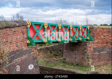 Nob End und die Meccano Bridge über den Manchester Bury Bolton Canal Stockfoto